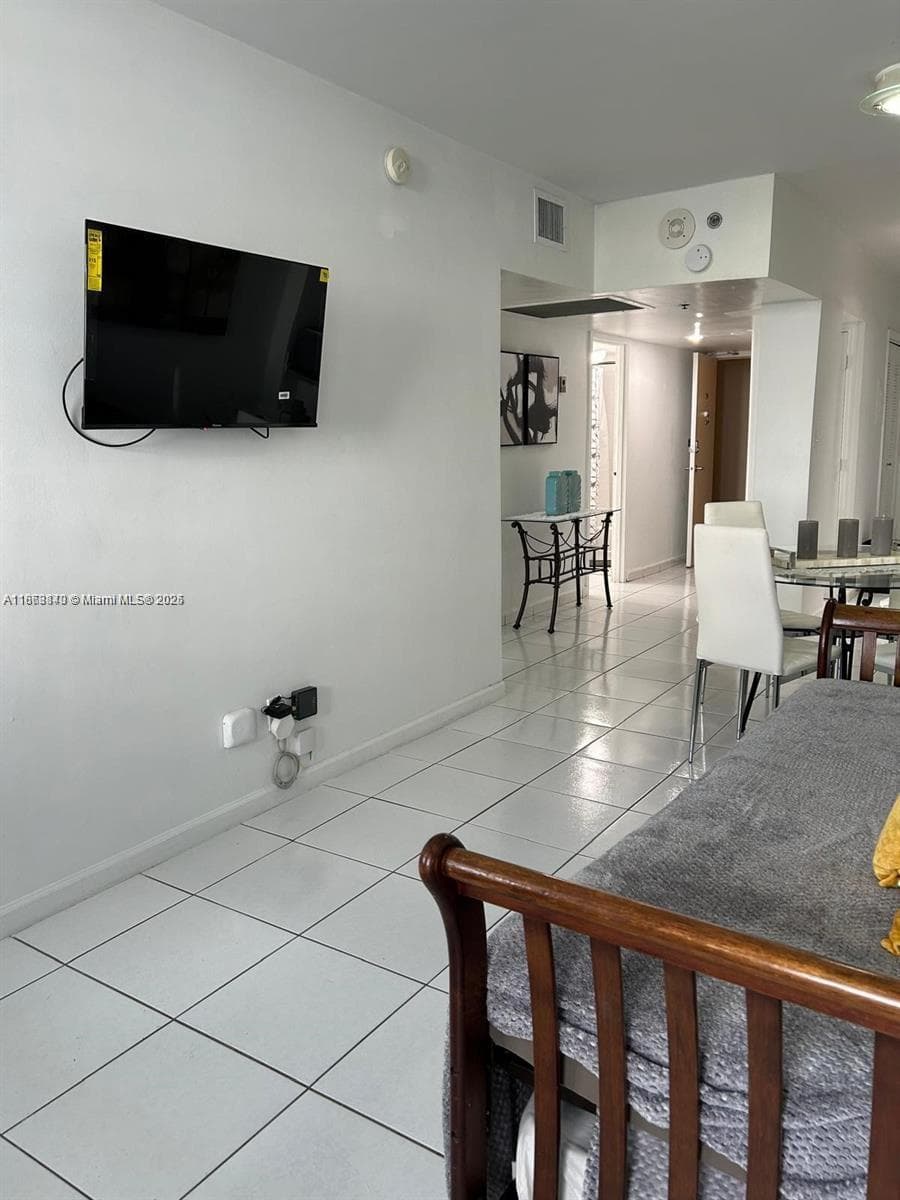 100 Lincoln Rd 437 photo 9