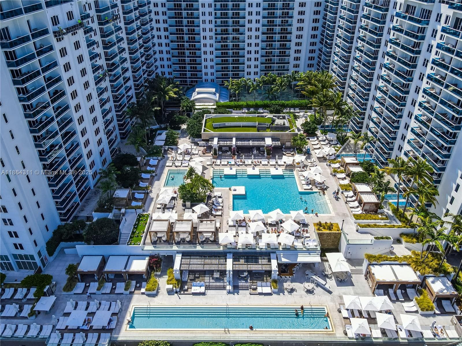 2301 Collins Ave 542 photo 3