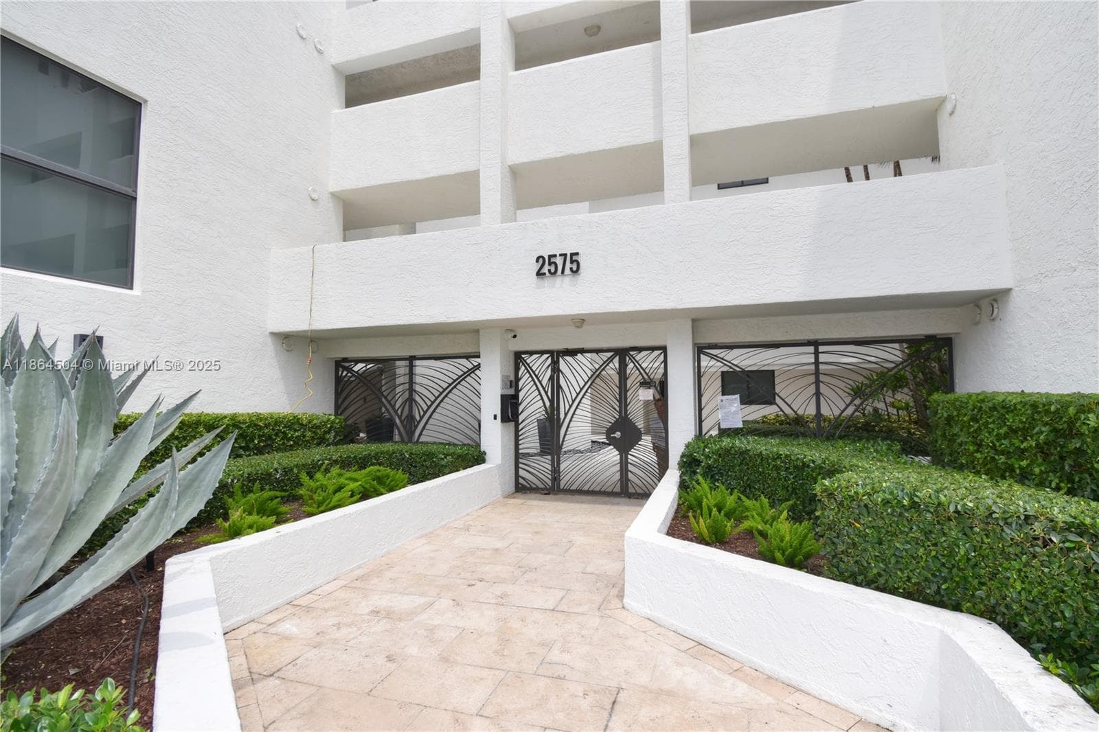 2575 Ocean Blvd 105S photo 10