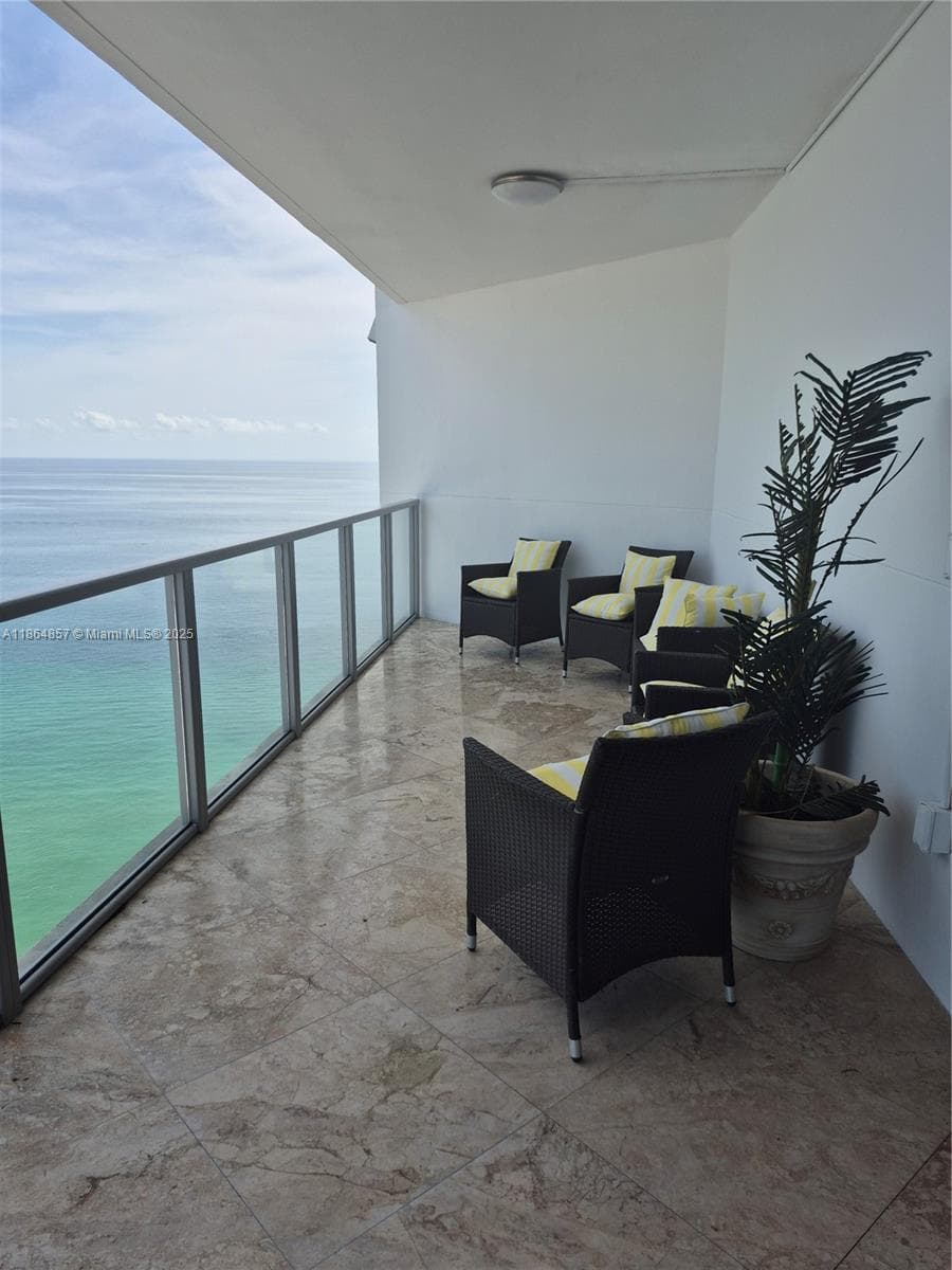 3101 Ocean Dr 2707 photo 10