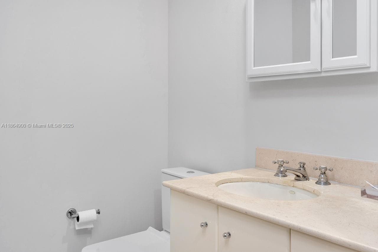 100 Pointe Dr 2208 photo 23