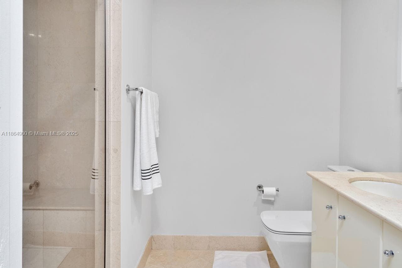 100 Pointe Dr 2208 photo 22