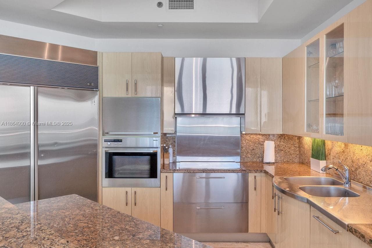 100 Pointe Dr 2208 photo 10