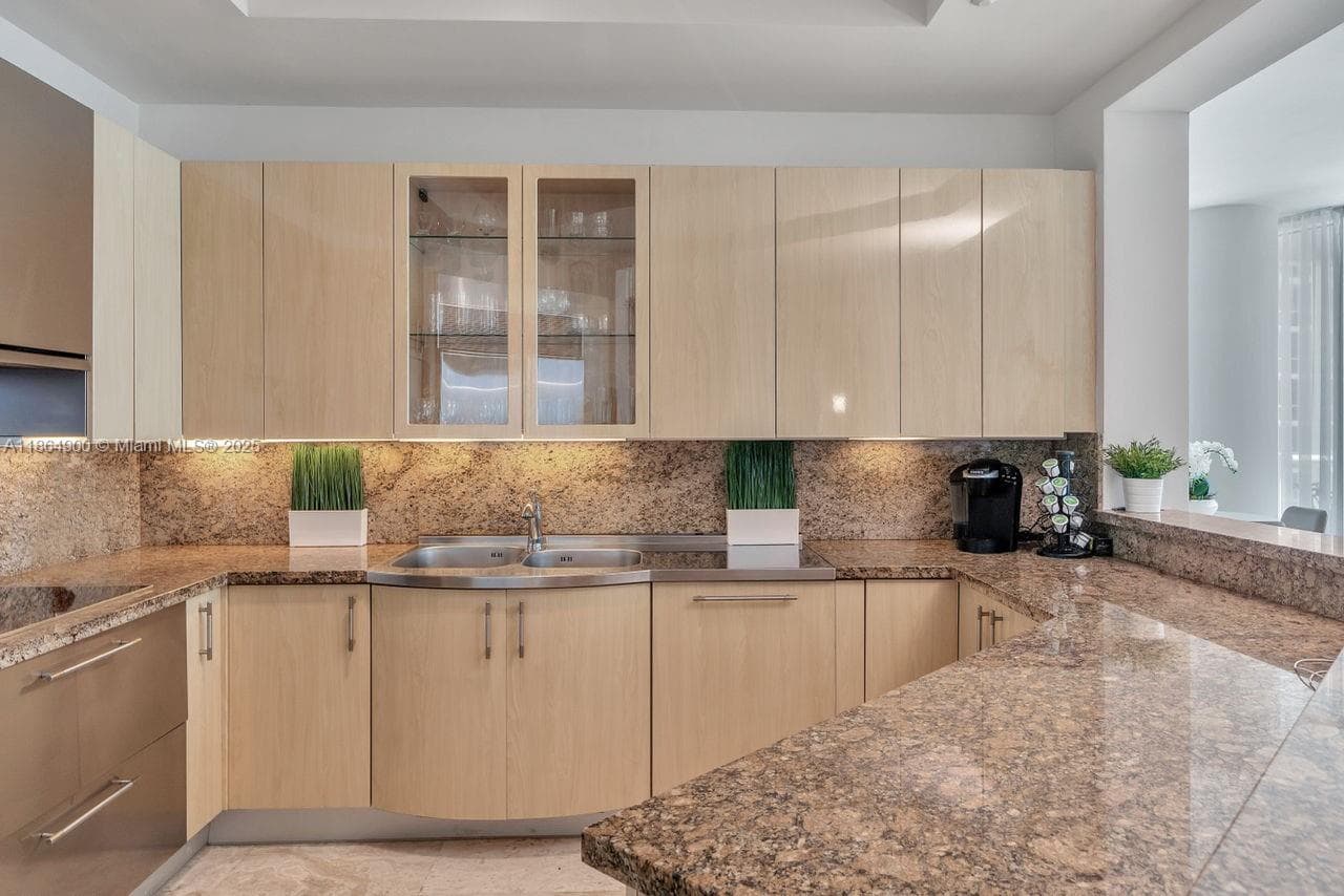100 Pointe Dr 2208 photo 8