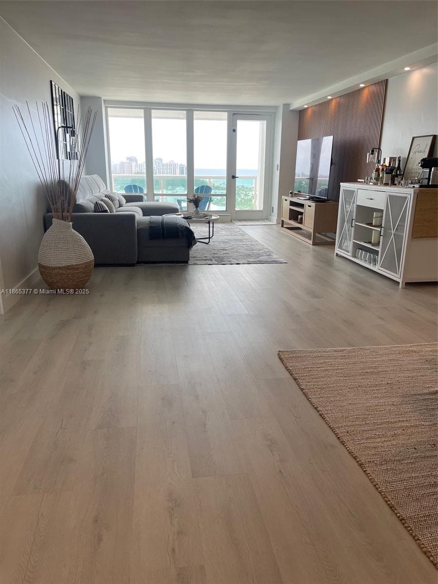 2100 Ocean Ln 2