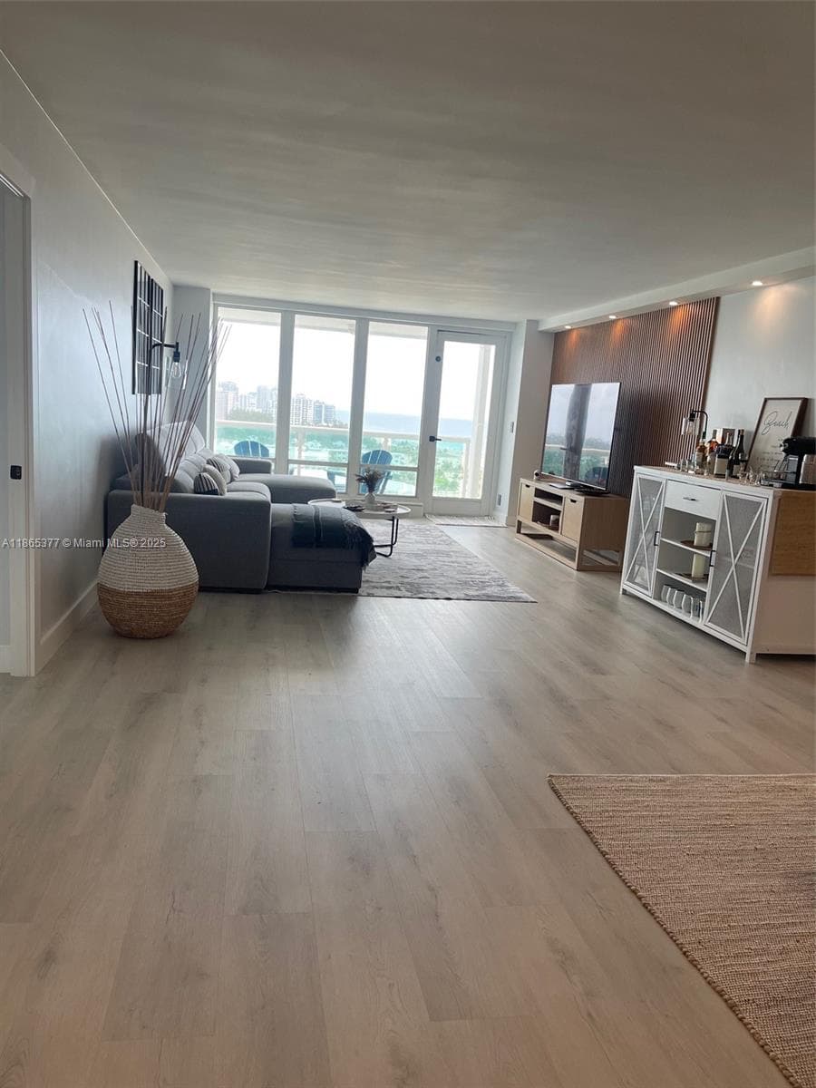 2100 Ocean Ln 3