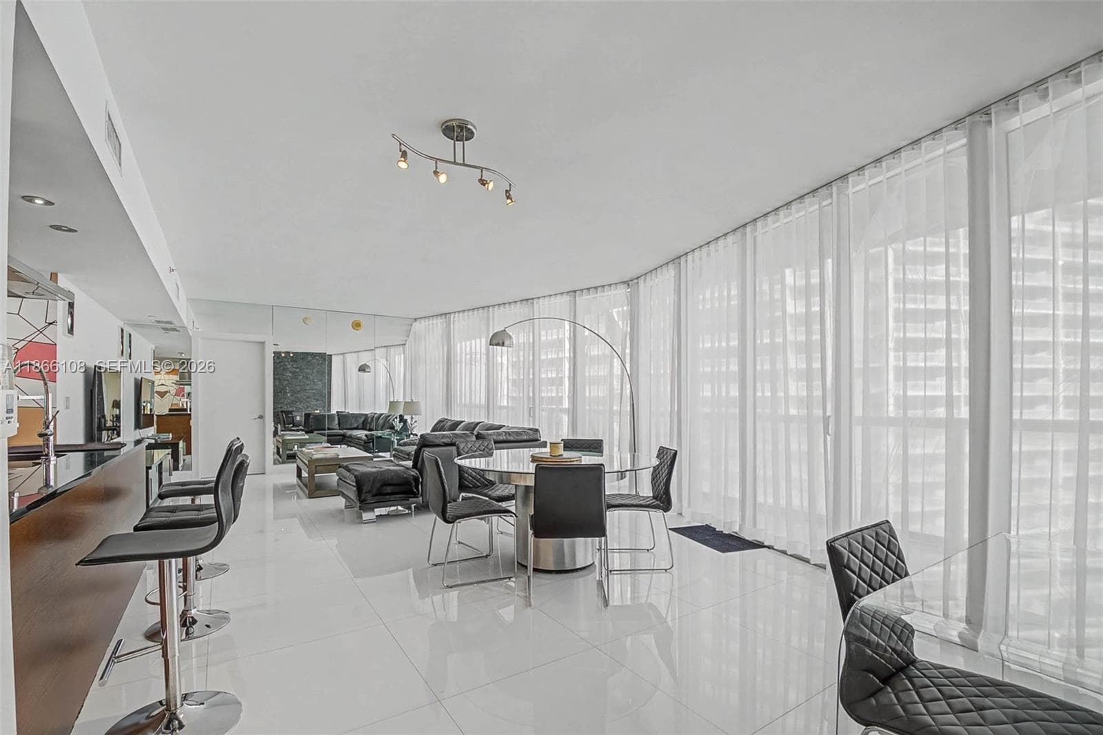 495 Brickell Ave 3504 photo 4