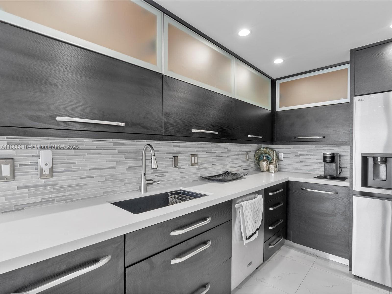 6001 Ocean Dr 5