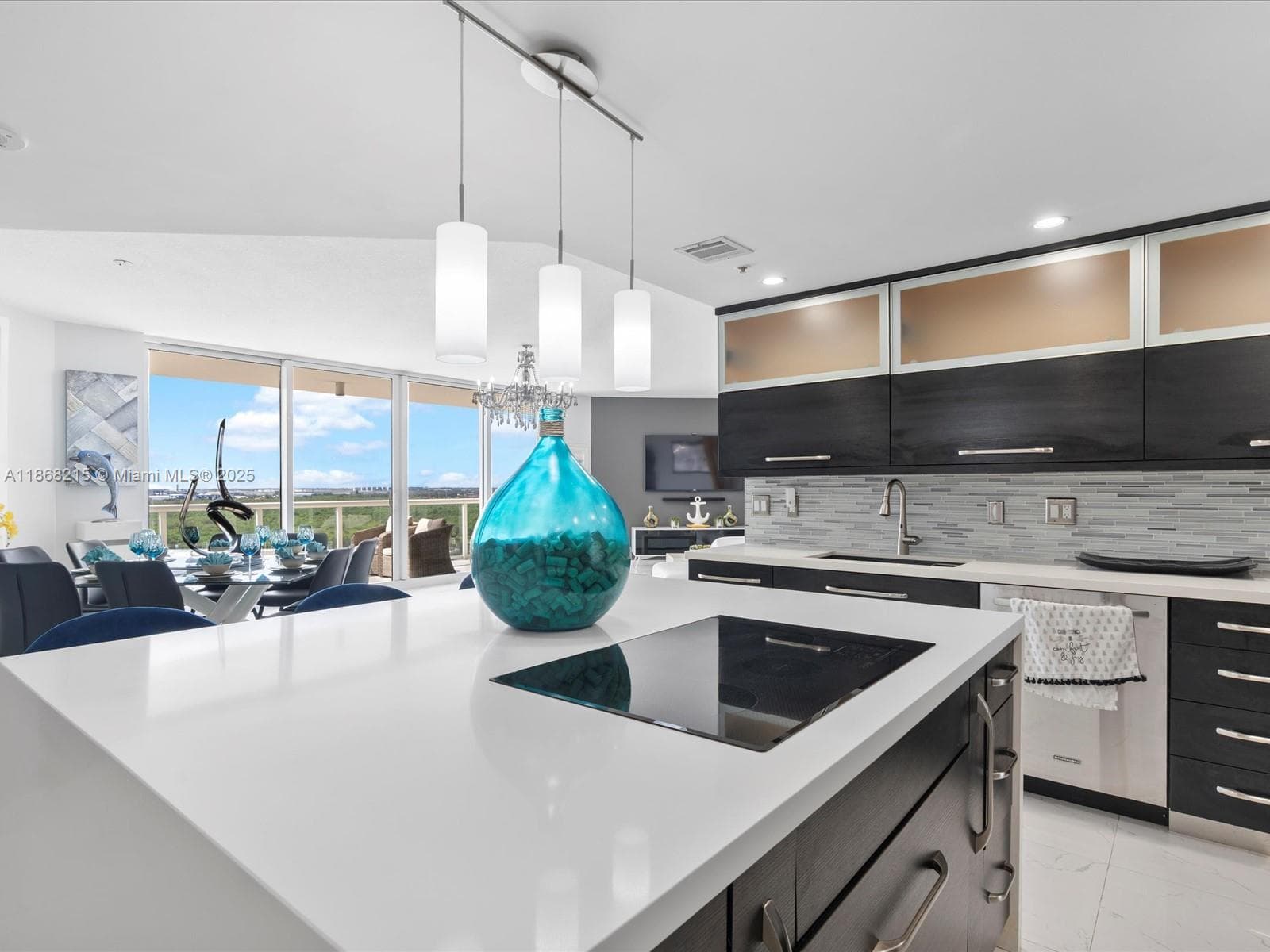 6001 Ocean Dr 4