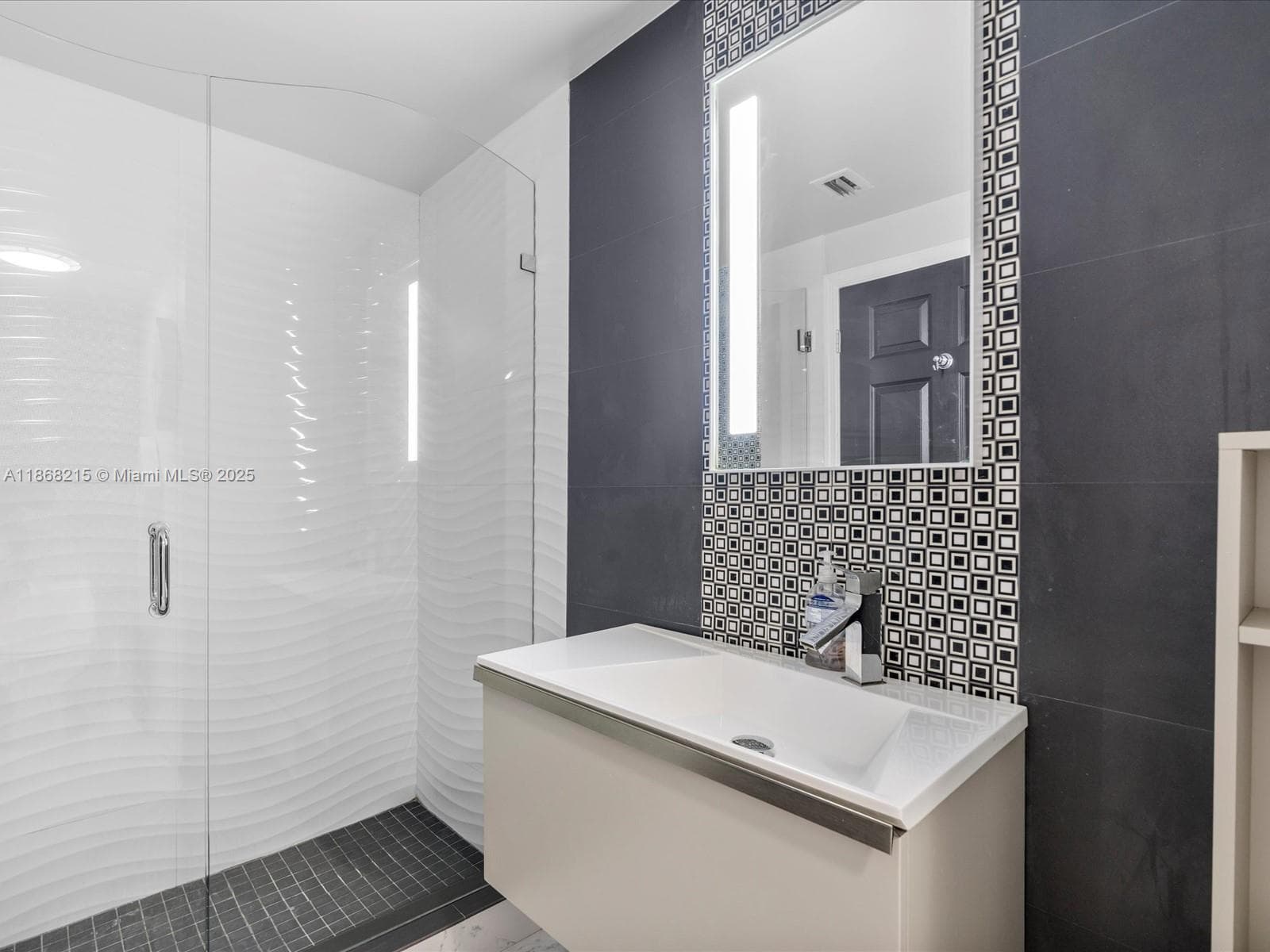 6001 Ocean Dr 1203 photo 21