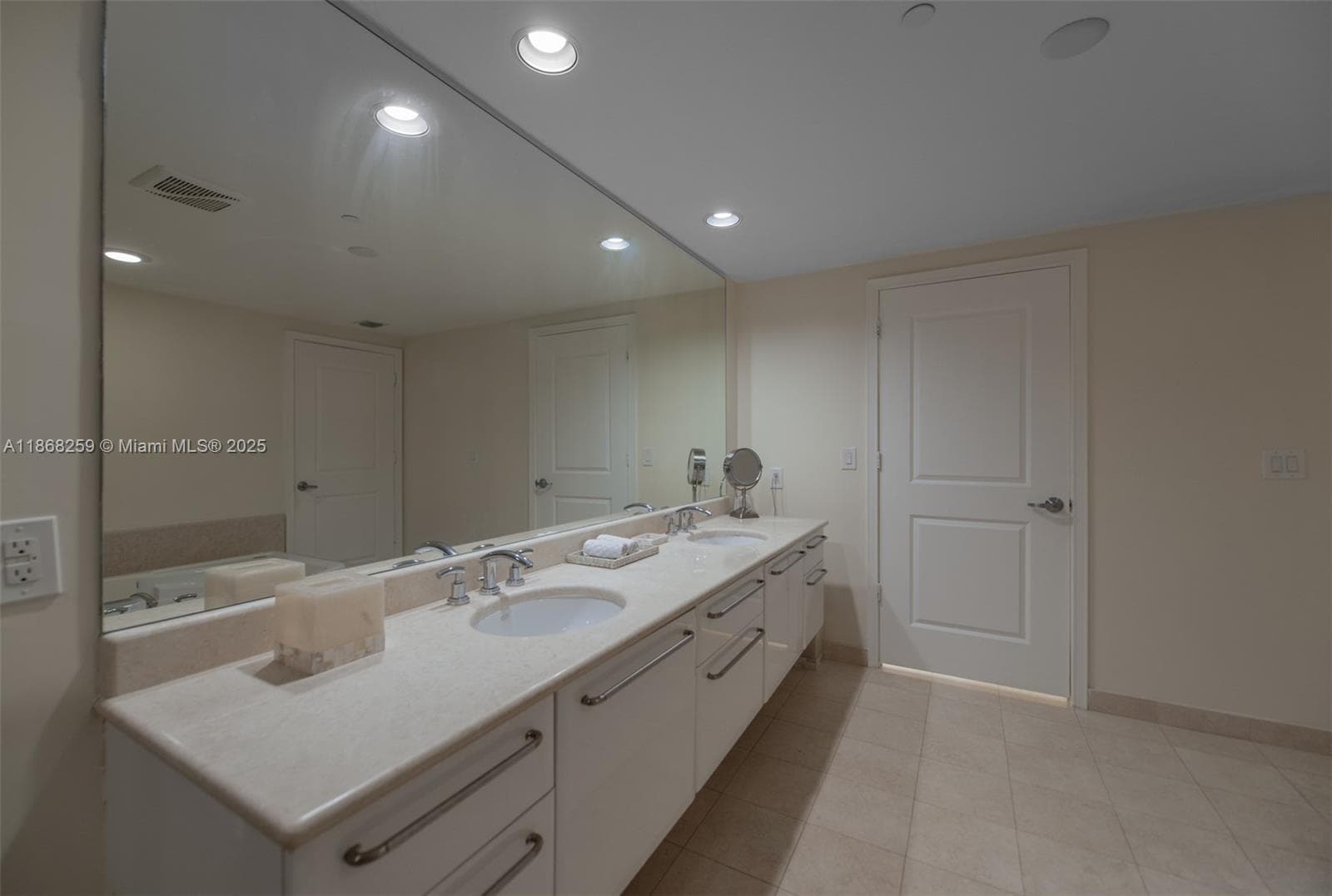 3101 Ocean Dr 404 photo 20