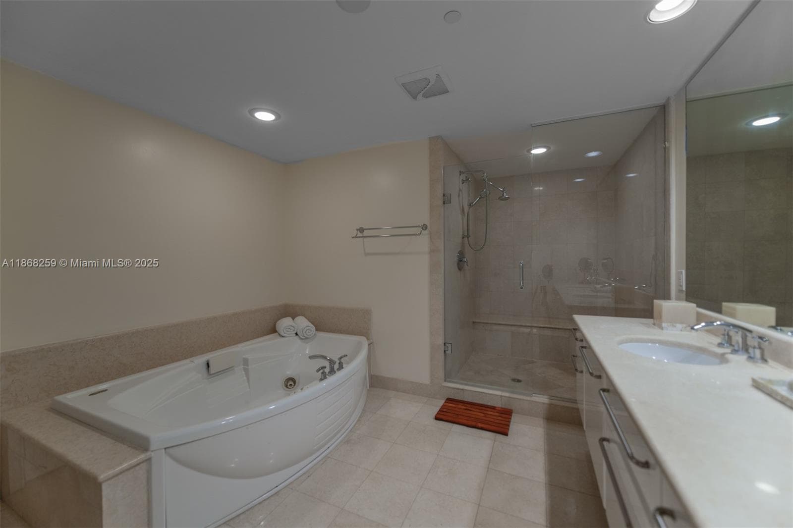 3101 Ocean Dr 404 photo 19