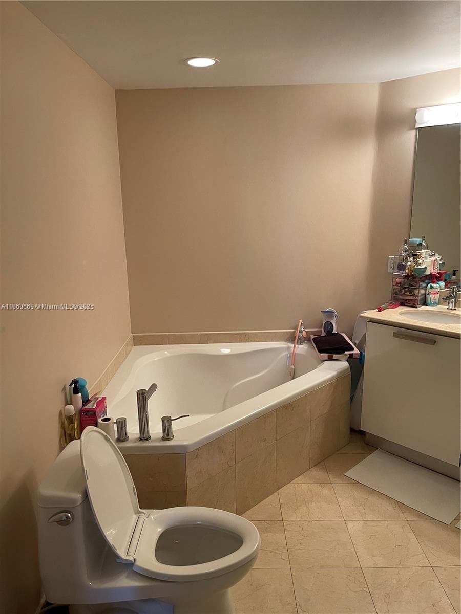 3000 NE 188th St 706 photo 19