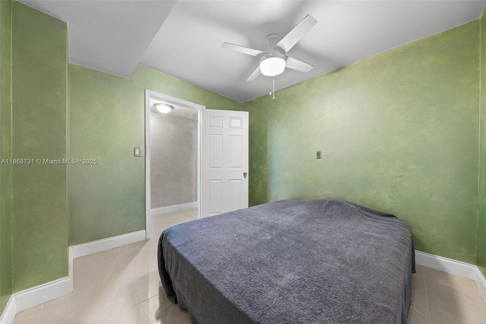 1000 Parkview Dr 1025 photo 17