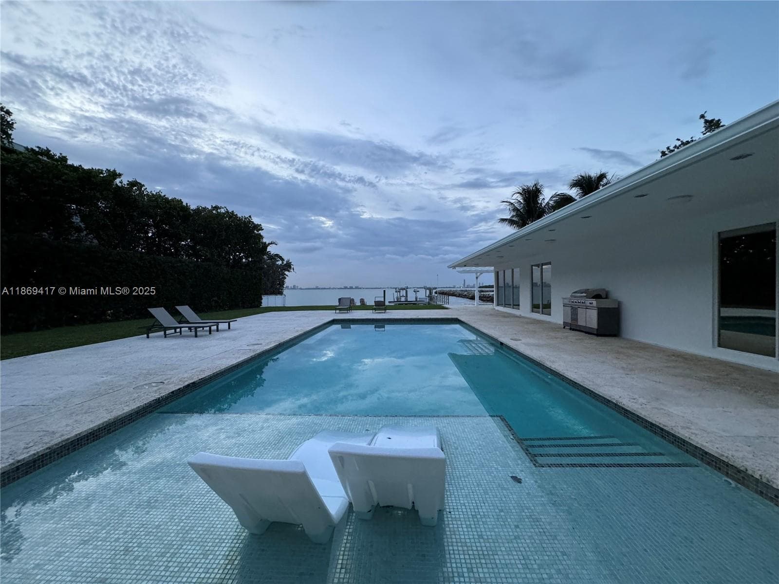200 Harbor Dr photo 8
