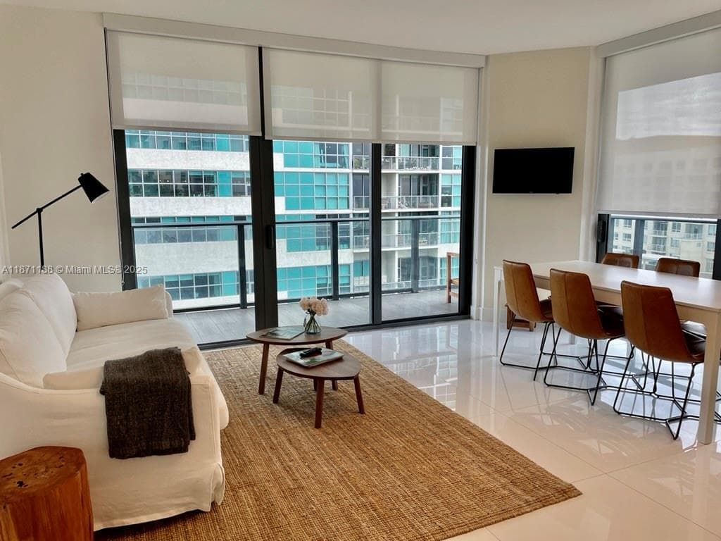 121 NE 34 ST 901 photo 4