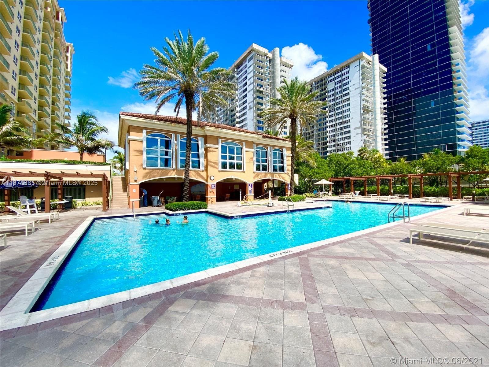 2080 Ocean Dr 2