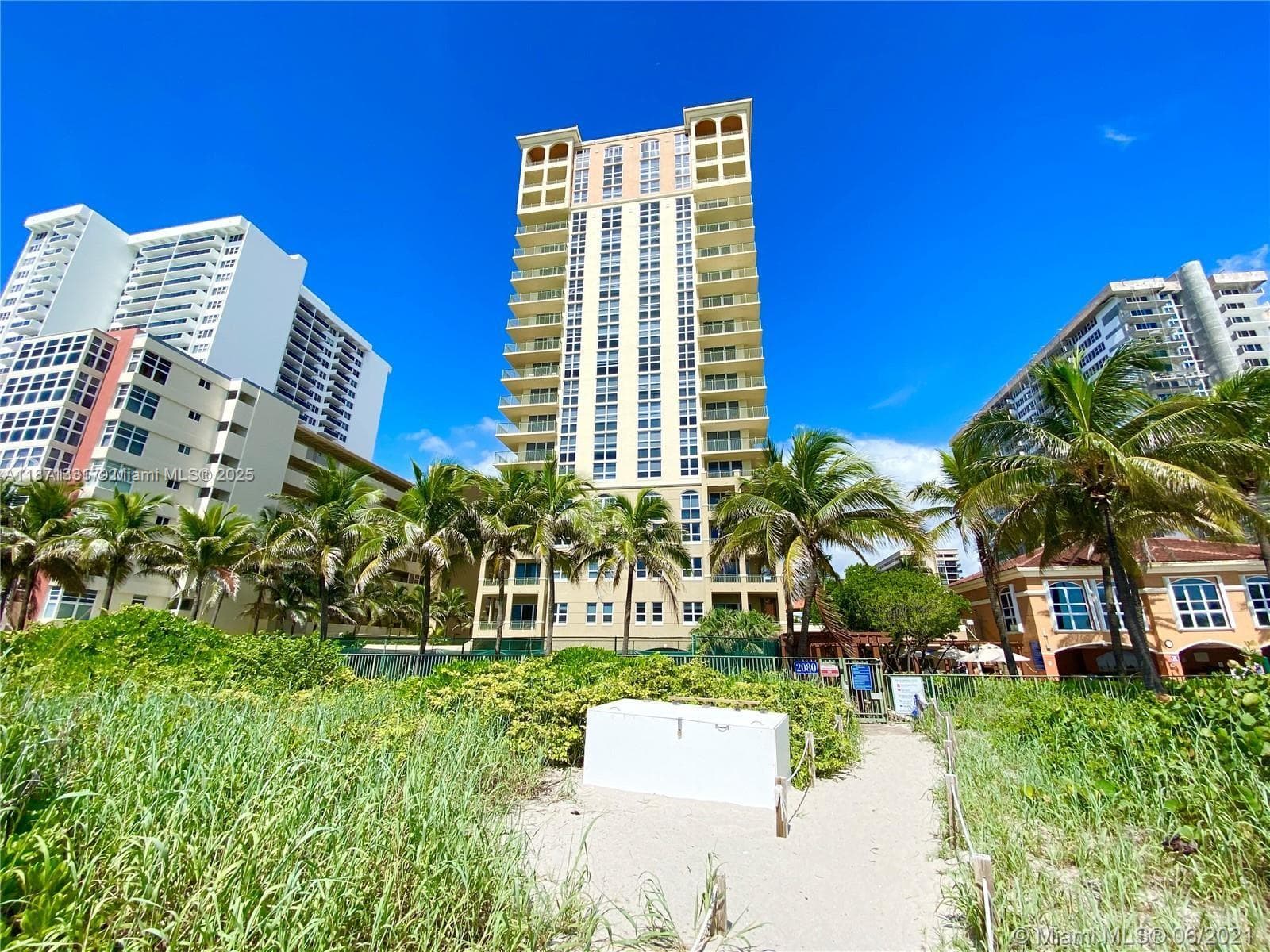 2080 Ocean Dr 3