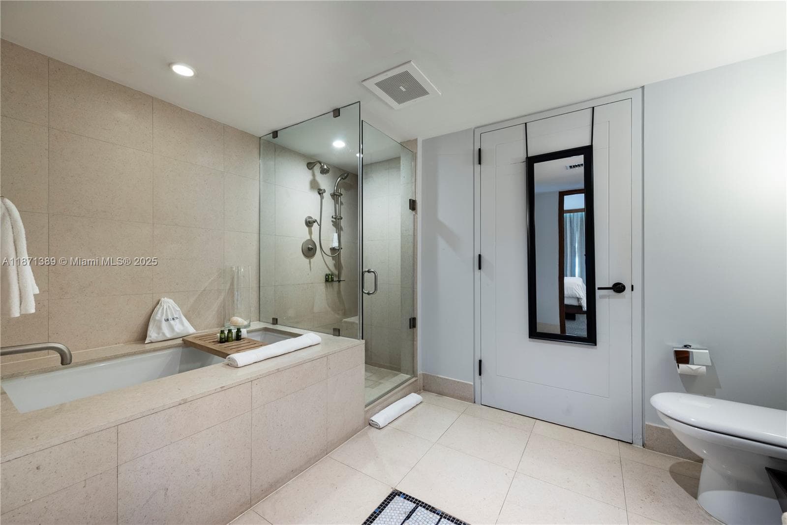 6801 Collins Ave 418 (deed 407) photo 13