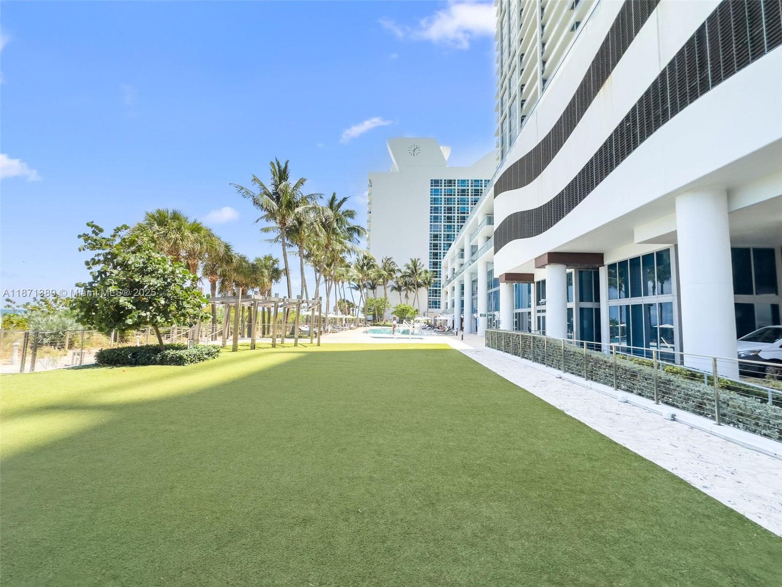 6801 Collins Ave 418 (deed 407) photo 25