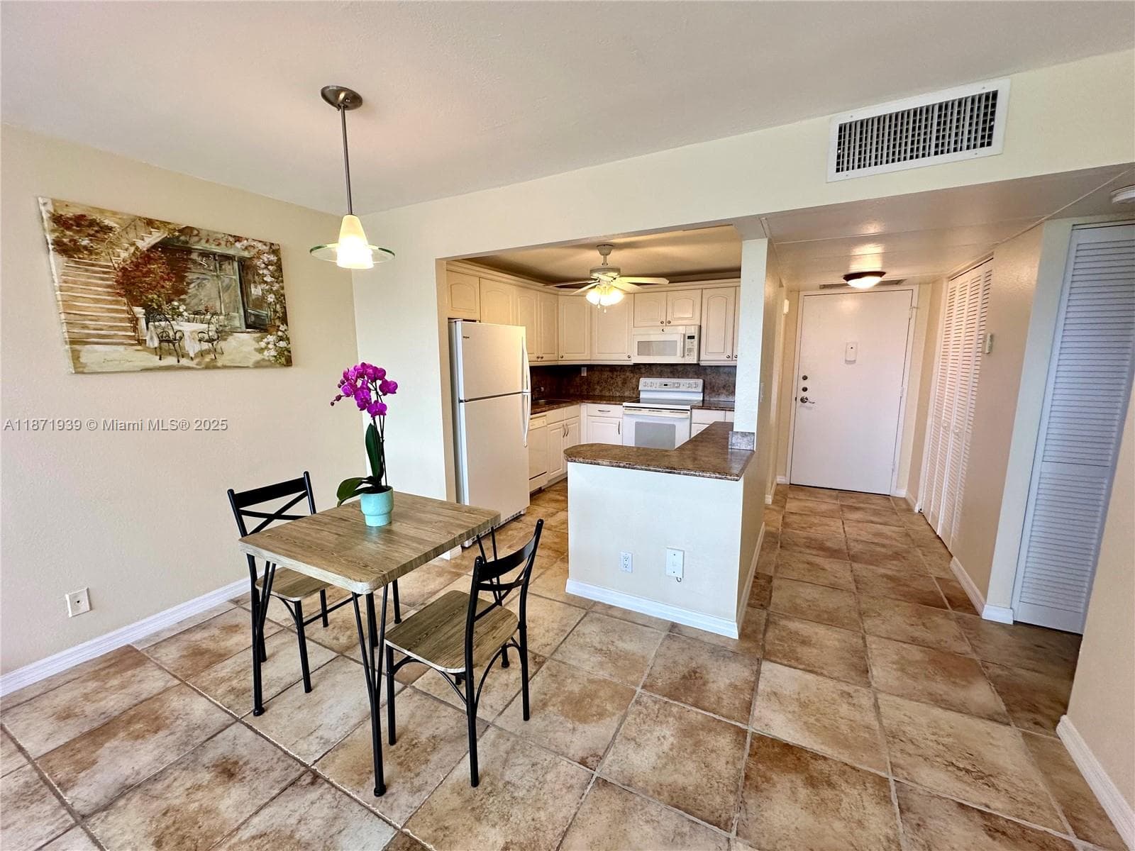 2771 Taft St 302 photo 6