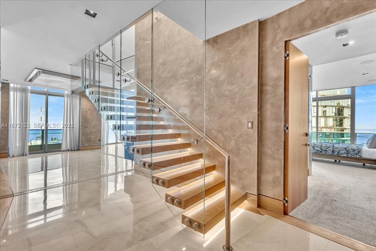 200 Biscayne Boulevard Way 2
