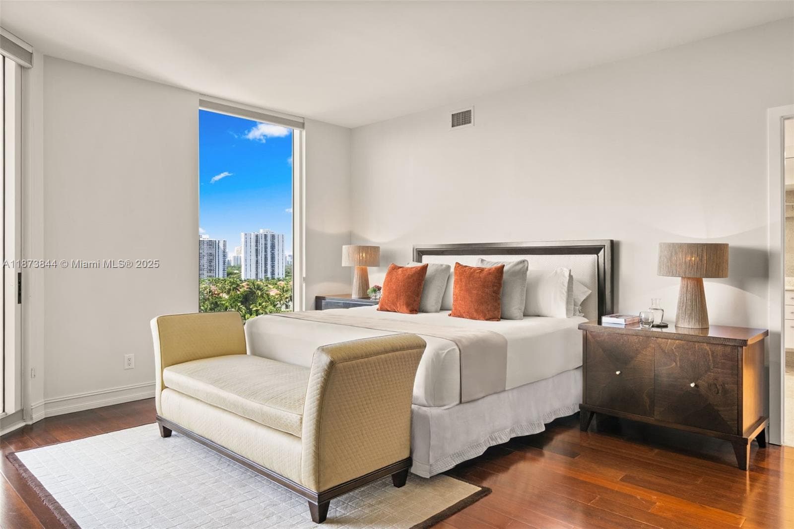 21200 Point Pl 1102 photo 16