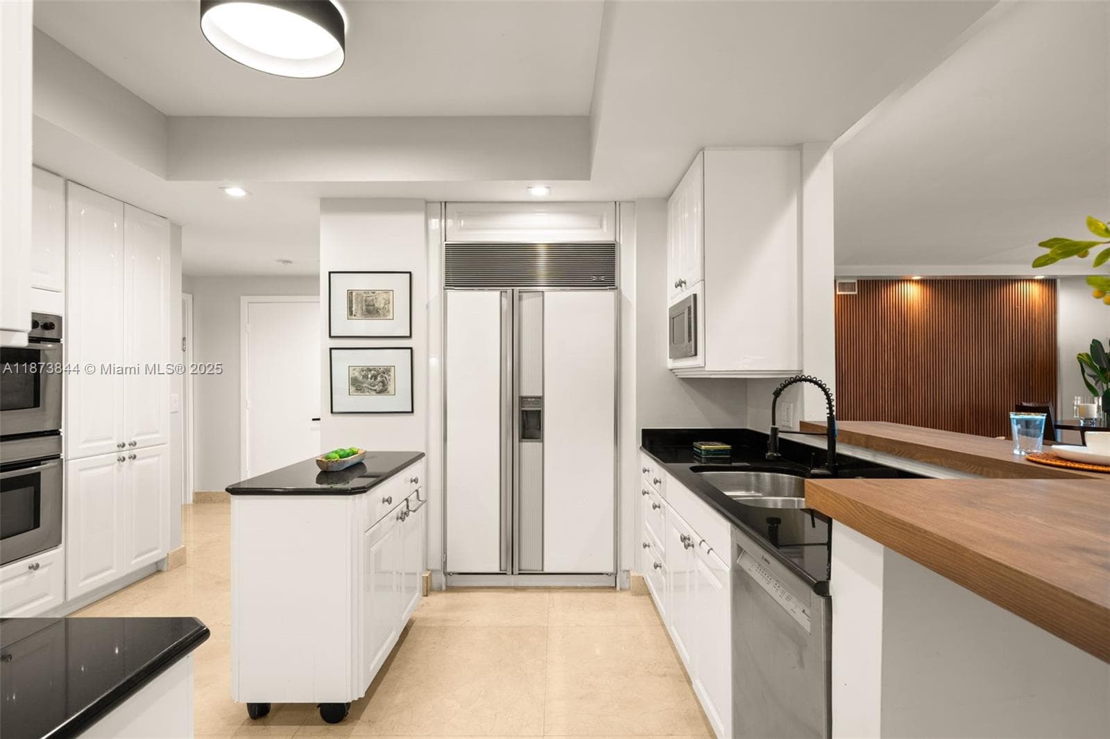 21200 Point Pl 1102 photo 14