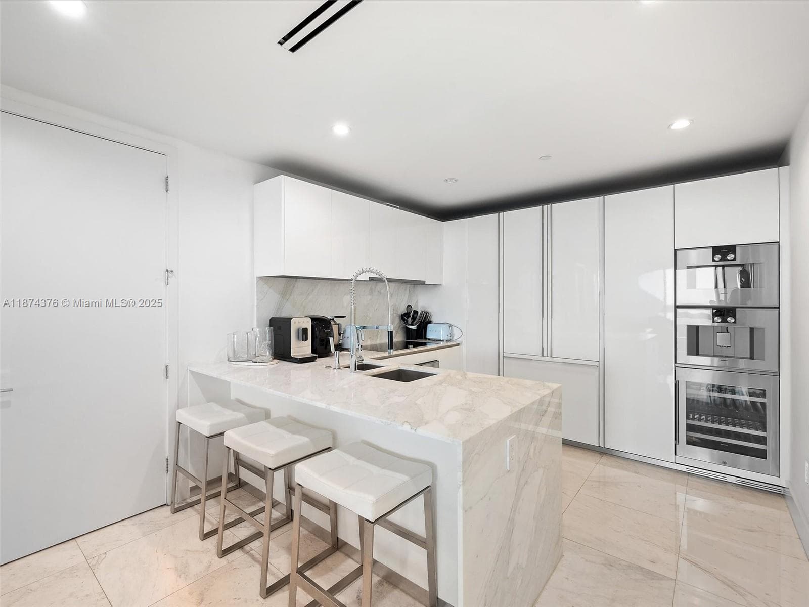 10203 Collins Ave 1105 photo 10