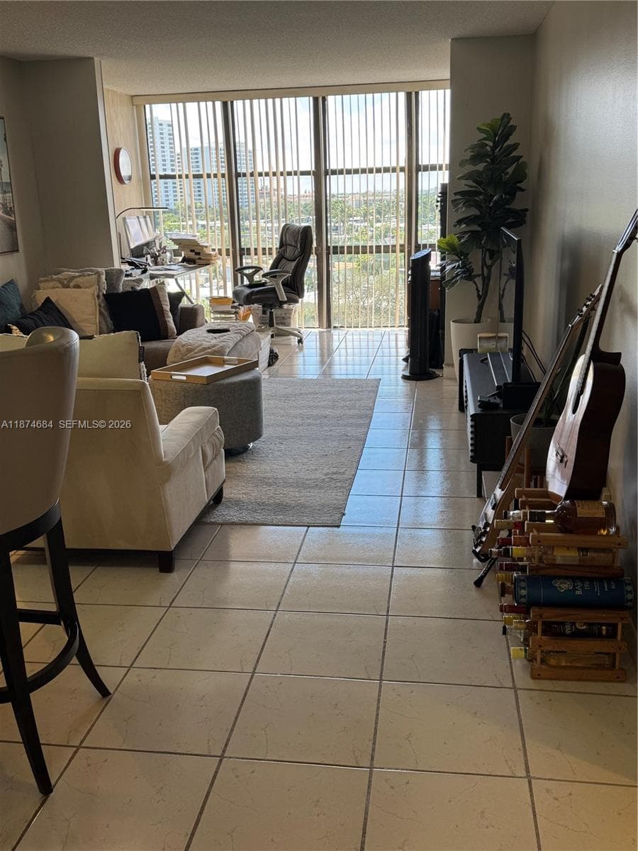 1000 Parkview Dr 805 photo 7