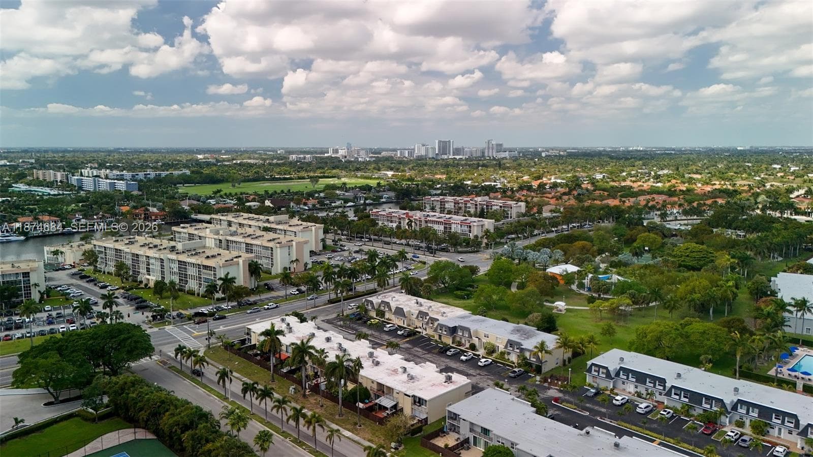 1000 Parkview Dr 805 photo 15