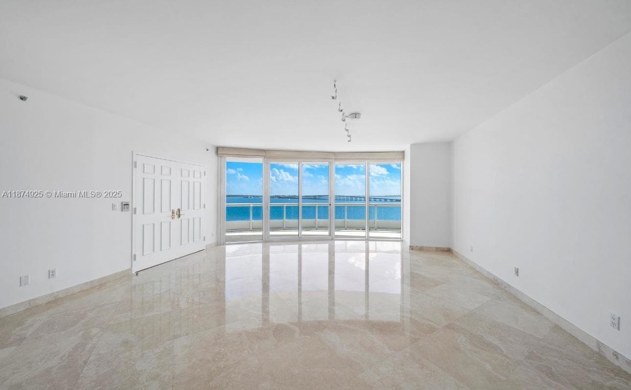 1643 Brickell Ave 1002 photo 9