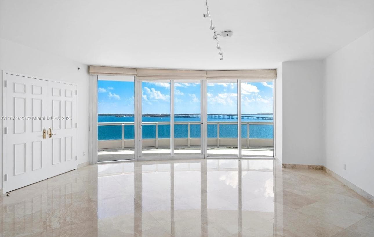 1643 Brickell Ave 1002 photo 8
