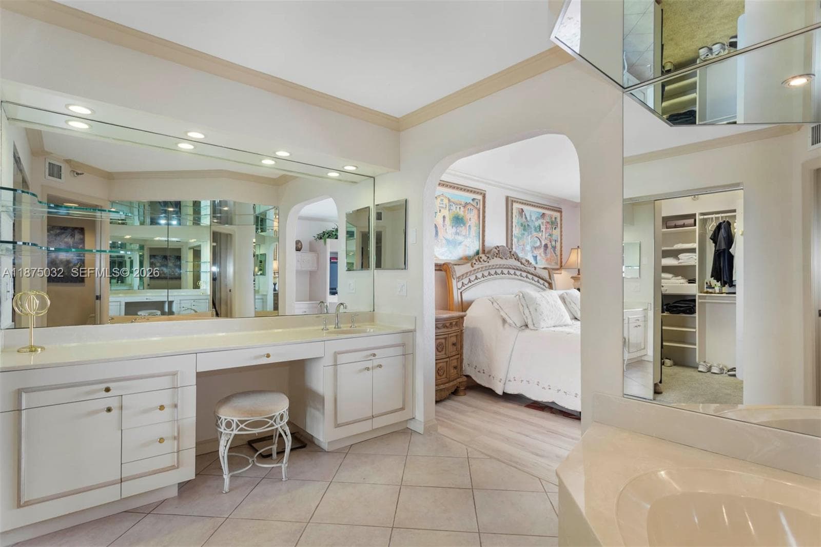 3500 Mystic Pointe Dr 3505 photo 19