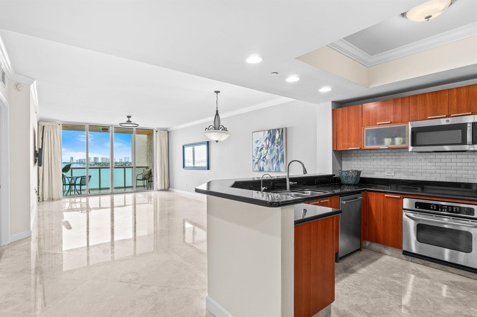 2650 Lake Shore Drive #703 3