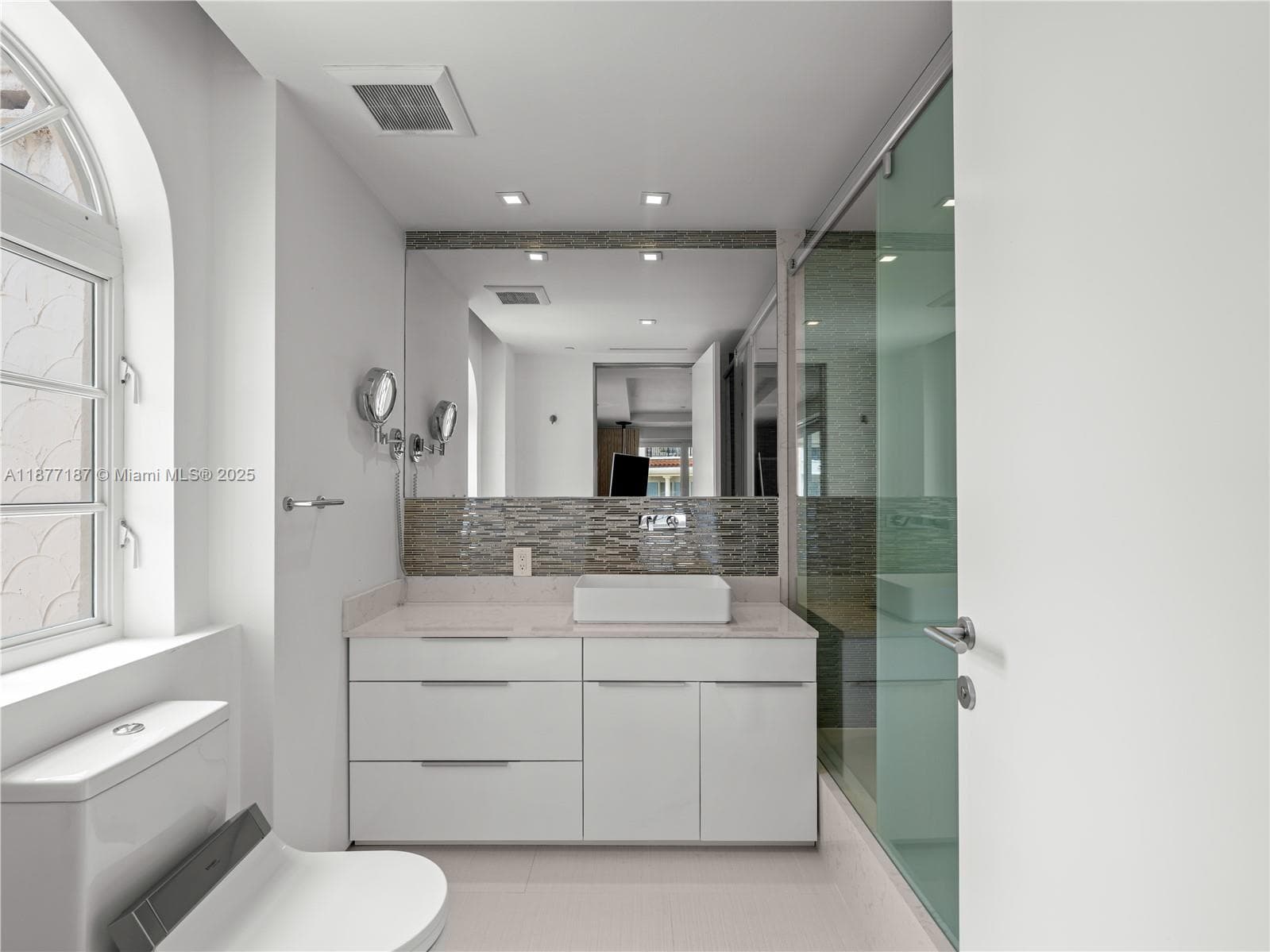 8011 Fisher Island Dr 8011 photo 13