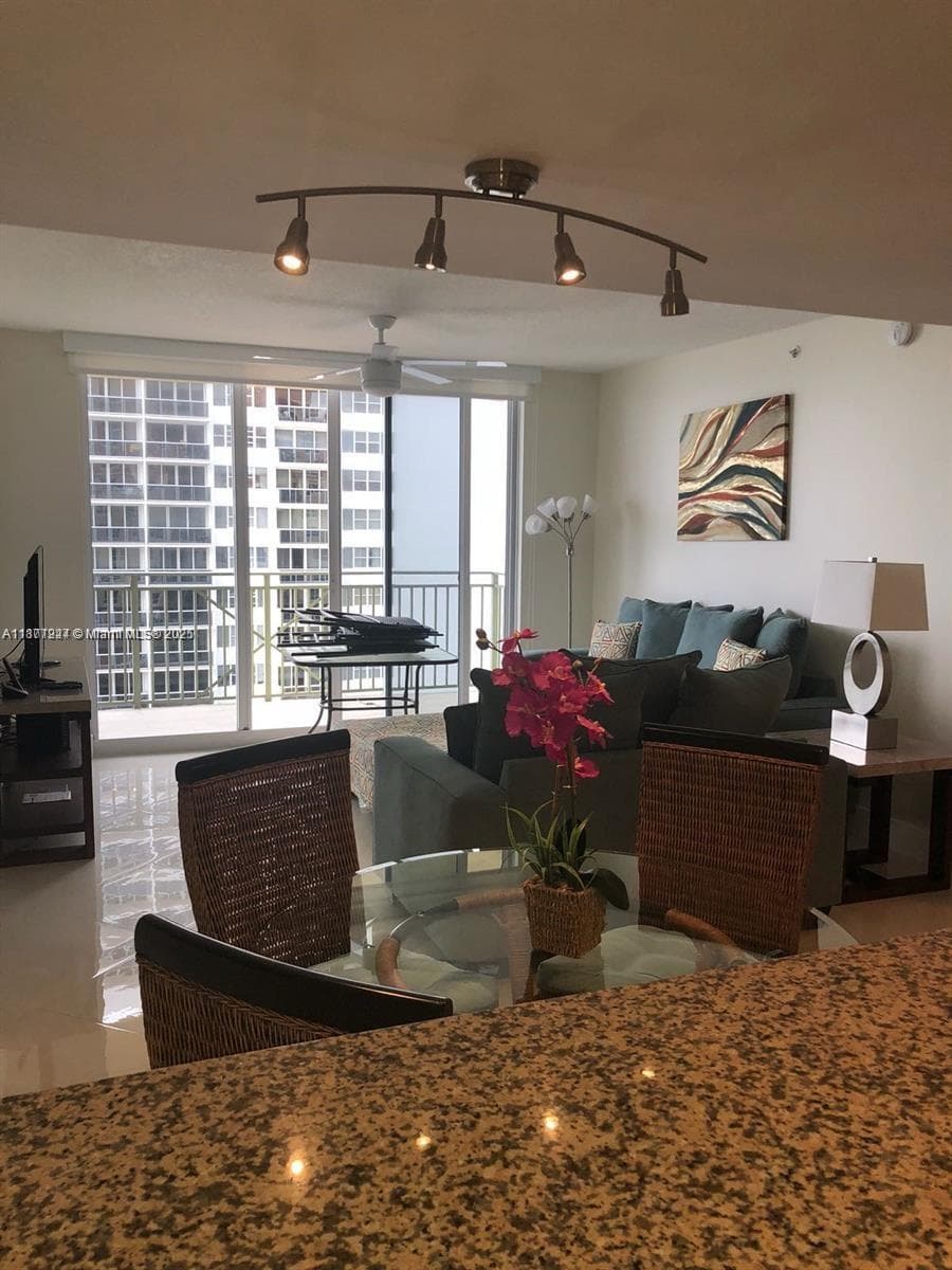 2080 Ocean Dr 1507 photo 17