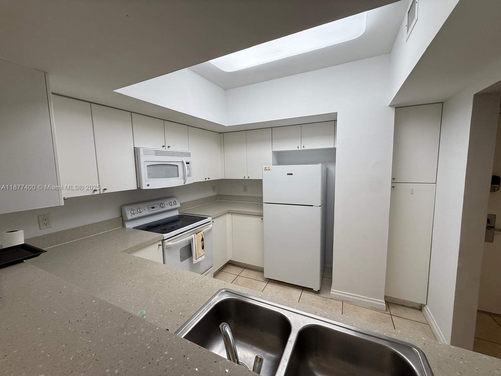 17375 Collins Ave 804 photo 6