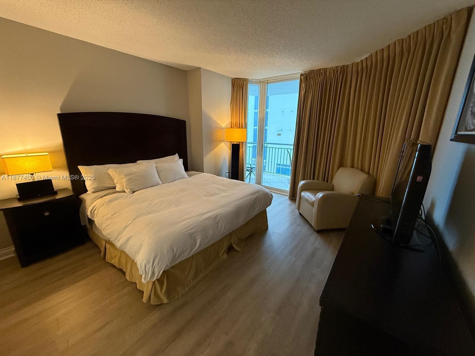 17375 Collins Ave 804 photo 7