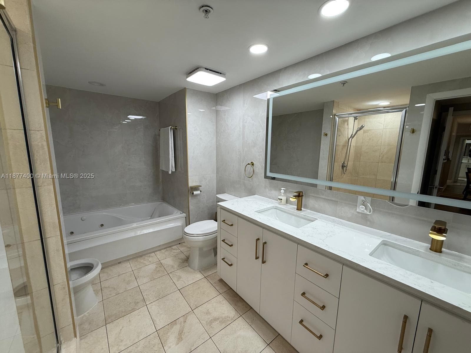17375 Collins Ave 804 photo 9