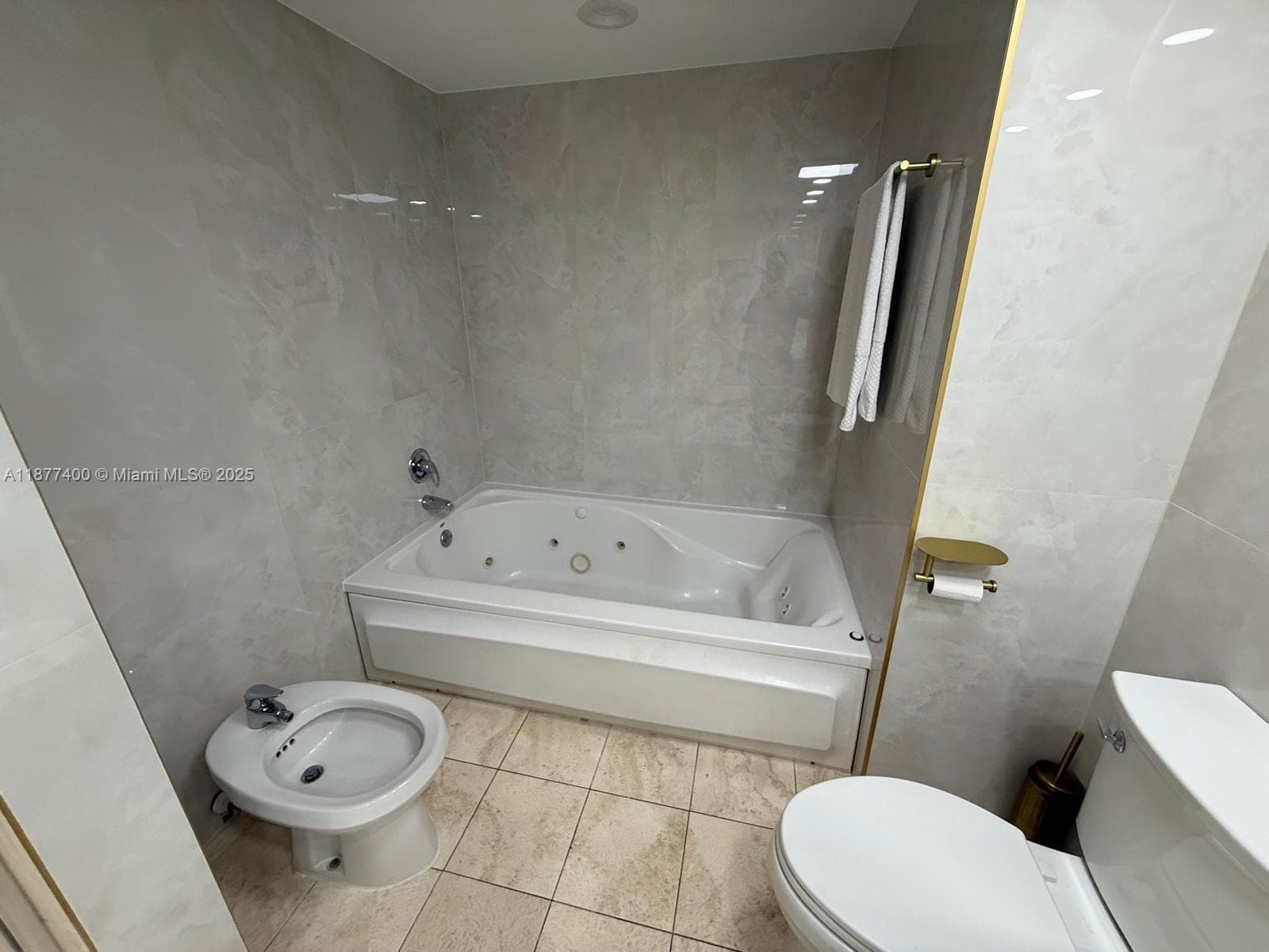 17375 Collins Ave 804 photo 10