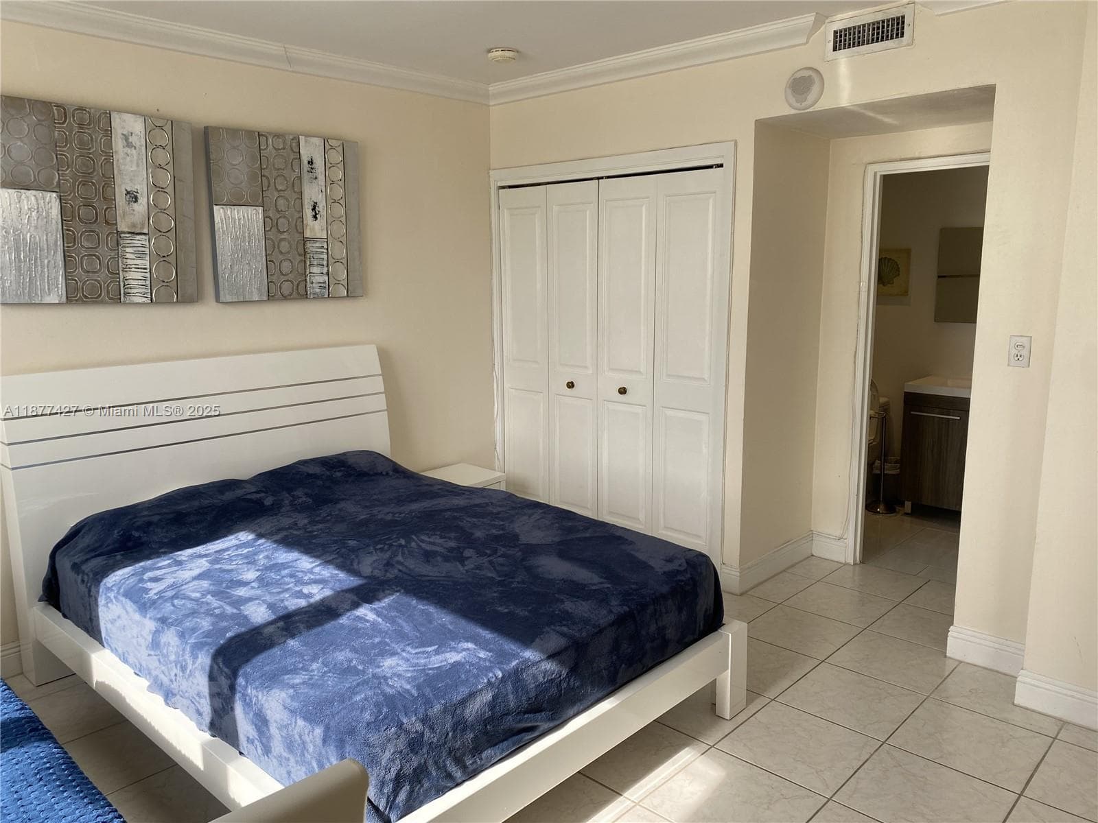 10185 Collins Ave 319 photo 16