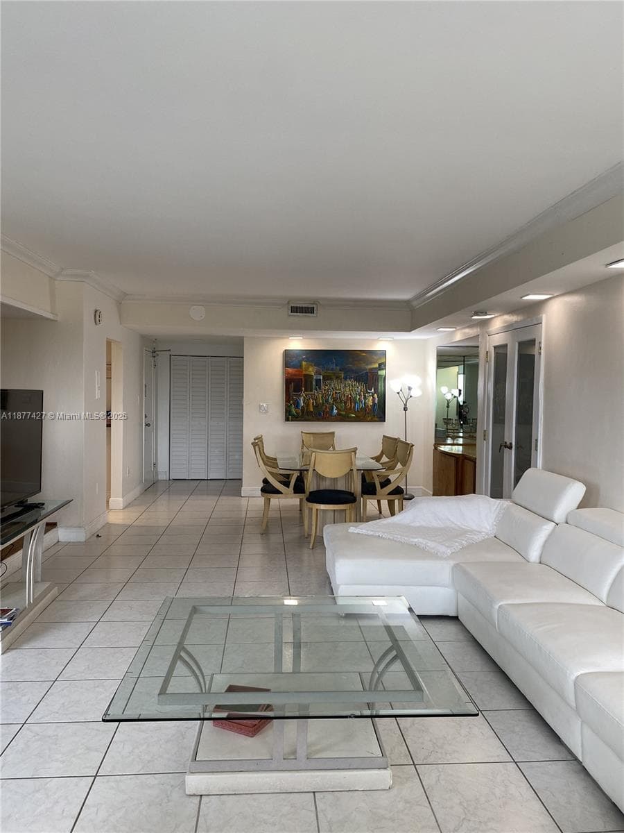 10185 Collins Ave 319 photo 5