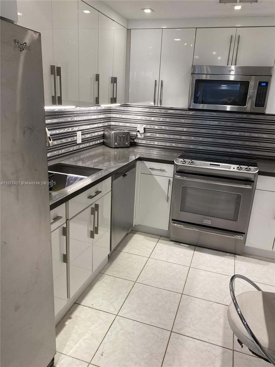 10185 Collins Ave 319 photo 11