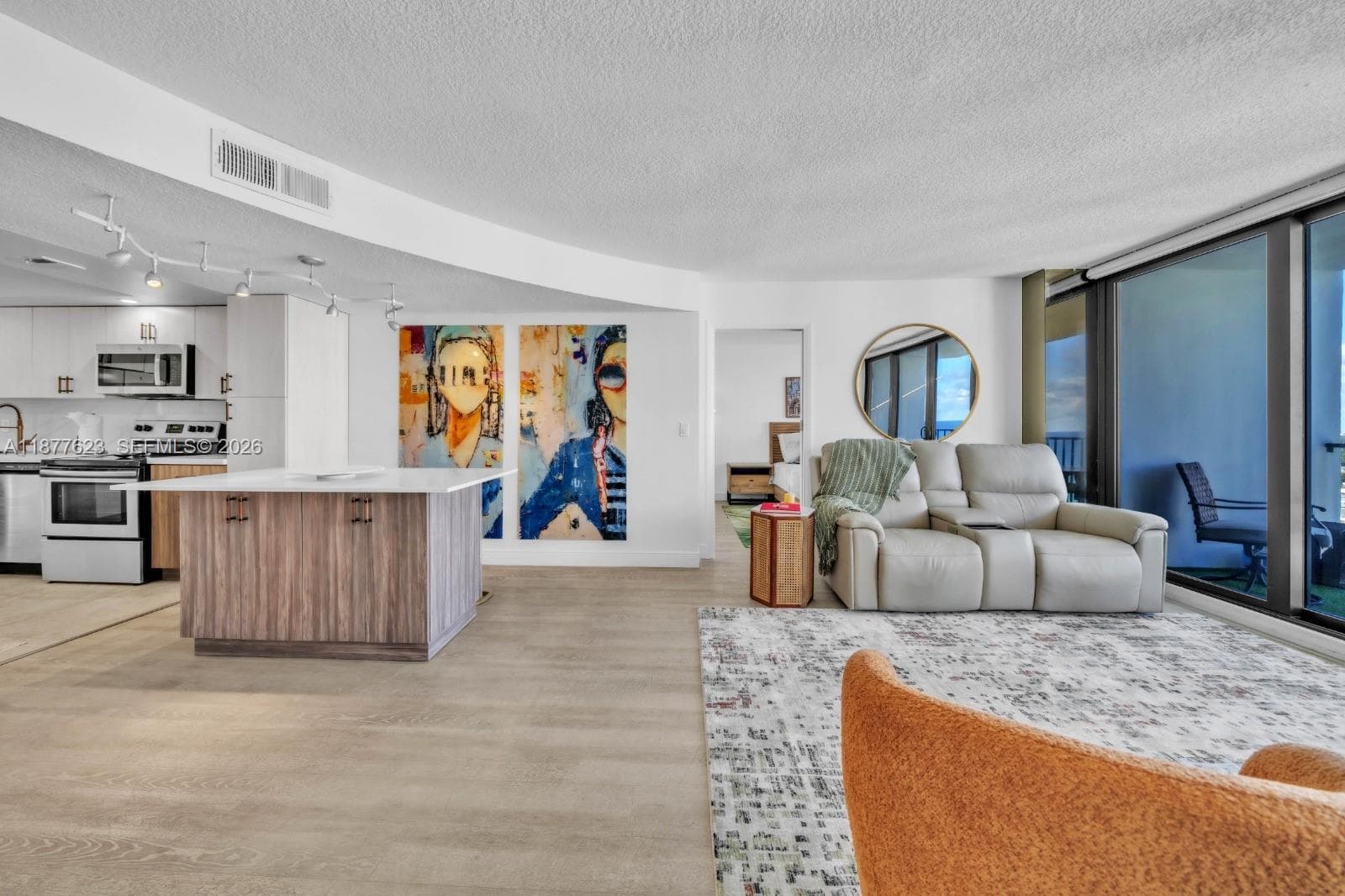 2401 Ocean Dr 5