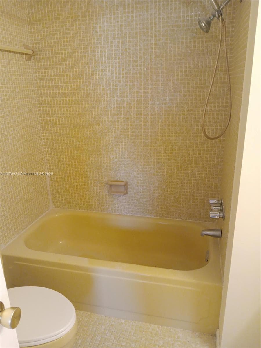 3545 NE 166th St 304 photo 8