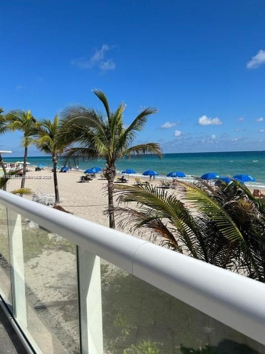 2030 S Ocean Dr 725 photo 1