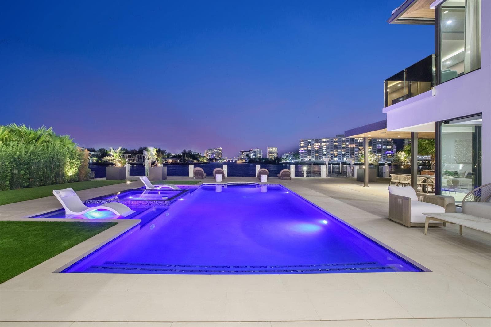 2533 Aqua Vista Boulevard 3