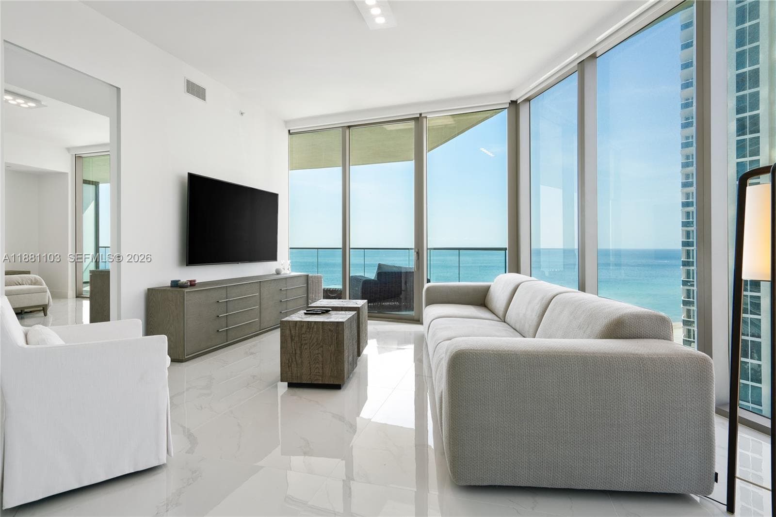 18975 Collins Ave 1104 photo 2