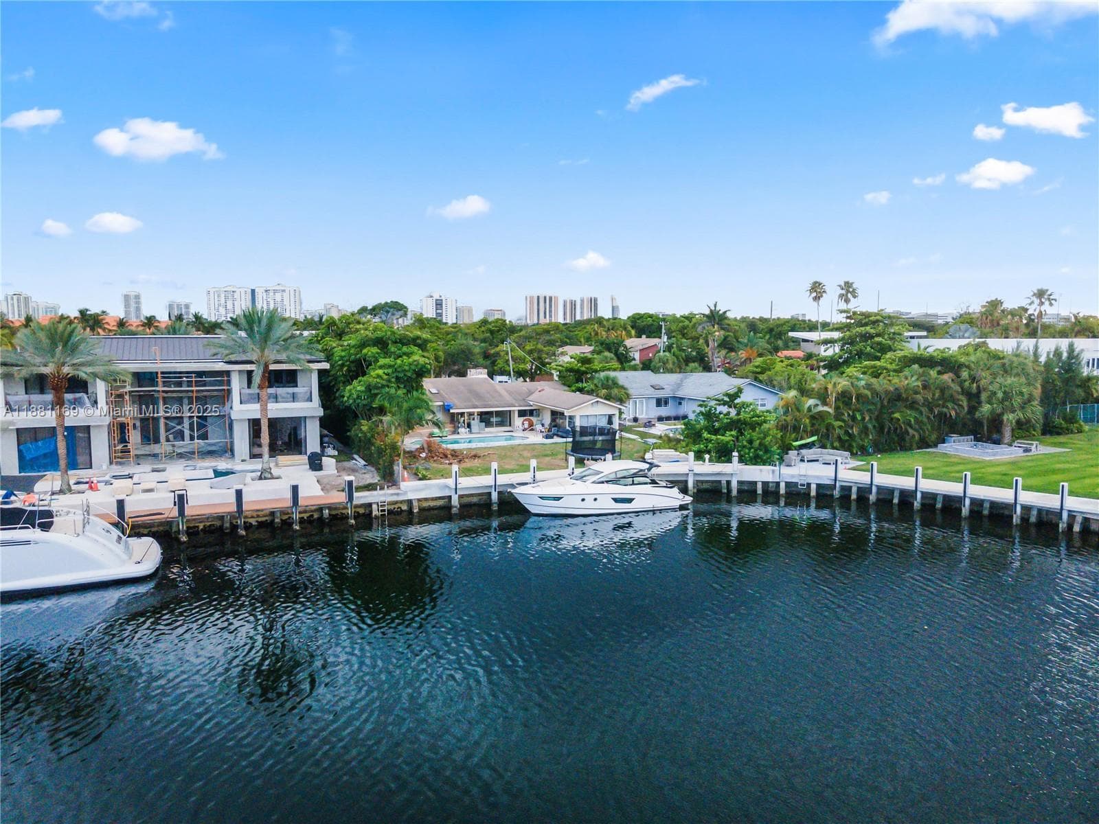 496 Holiday Dr photo 9